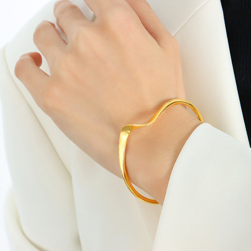 Graceful And Fashionable Simple Bracelet Sneaky Design Twist Opening Niche Girl Graceful Geometric Bracelet Brass Material