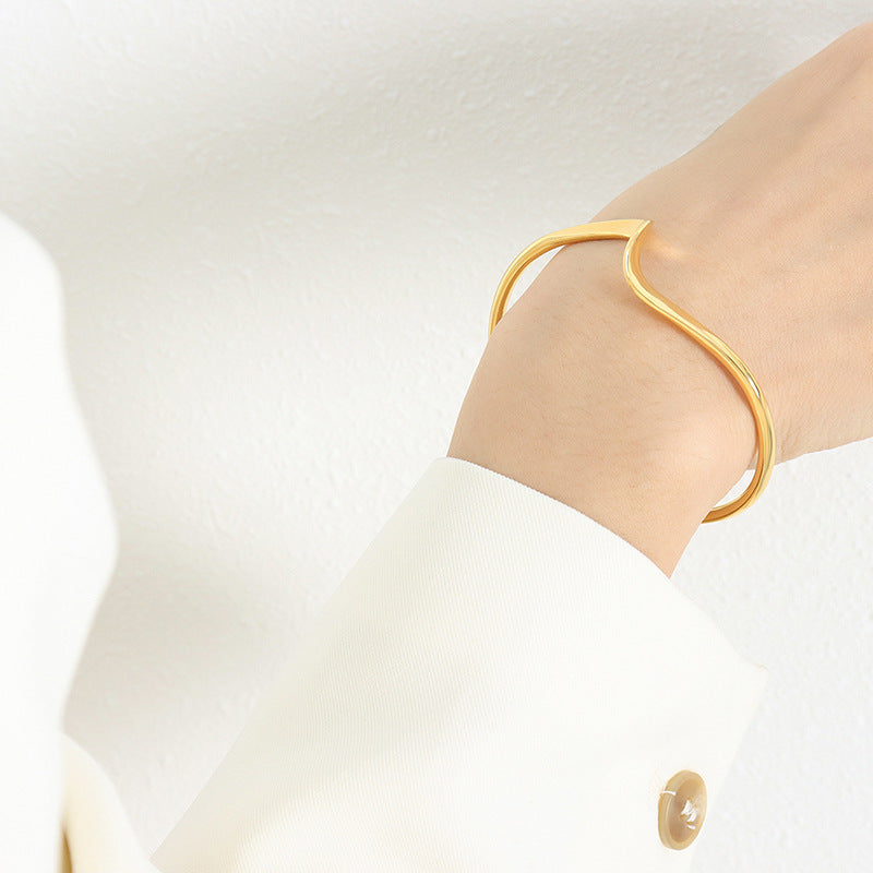 Graceful And Fashionable Simple Bracelet Sneaky Design Twist Opening Niche Girl Graceful Geometric Bracelet Brass Material