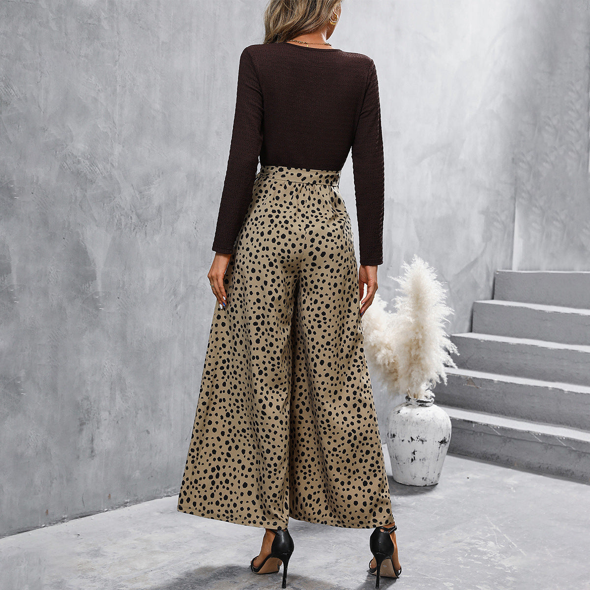 Elegant Women's One-piece Elegant Long-sleeved V-neck Top Wide-leg Pants