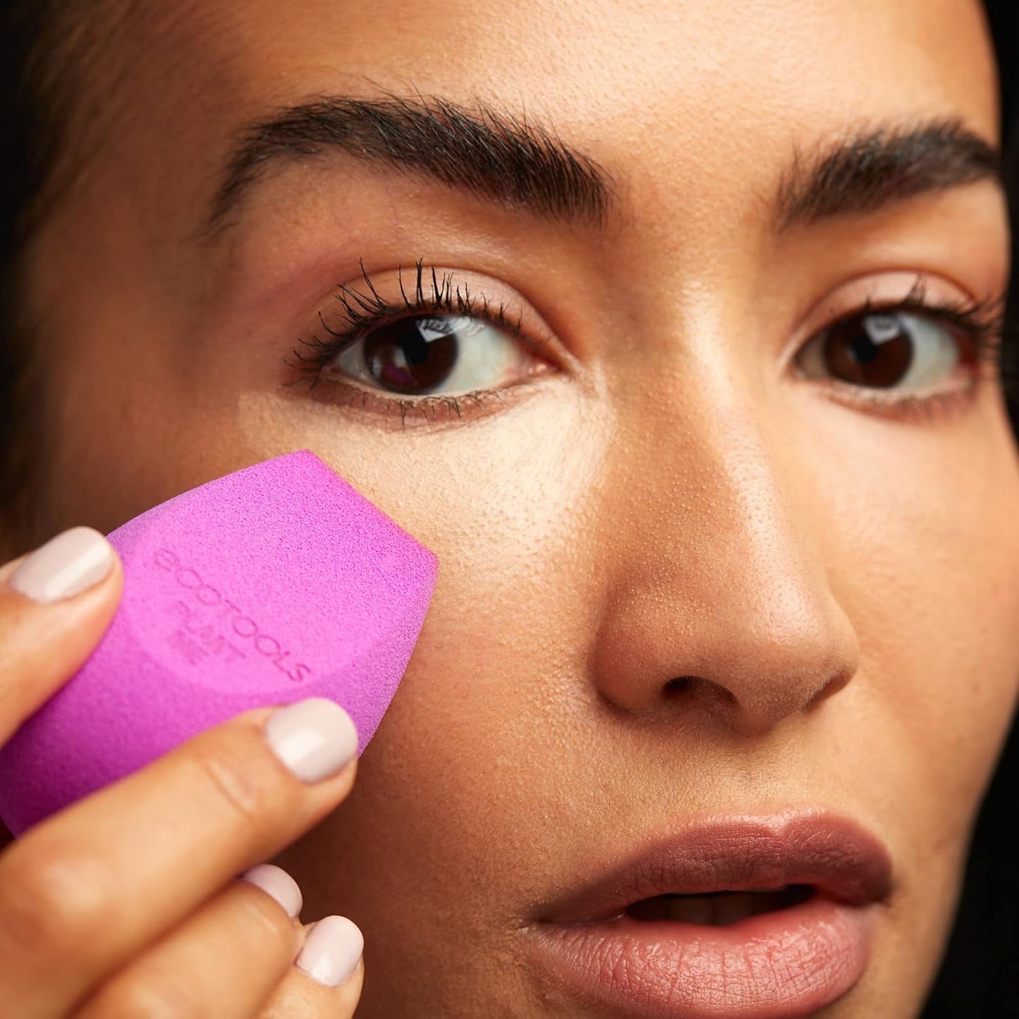 EcoTools Bioblender Compostable Makeup Sponge — Flawless Blending Meets Sustainability